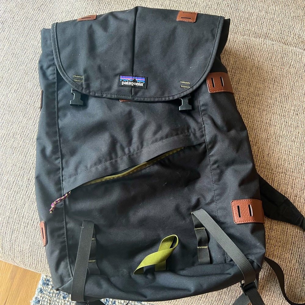 Patagonia backpack - unisex - great condition - 29L